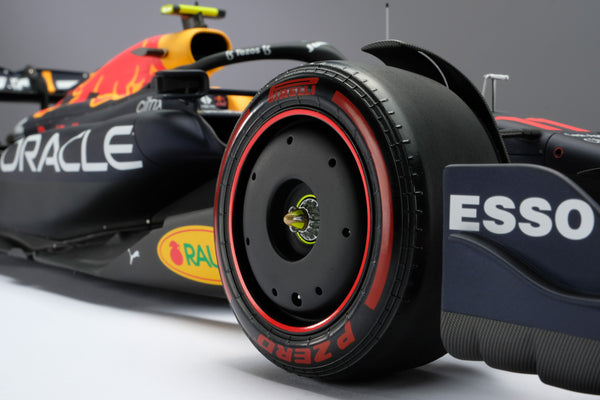 Revealing the Oracle Red Bull Racing RB18 at 1:4 scale – Amalgam Collection