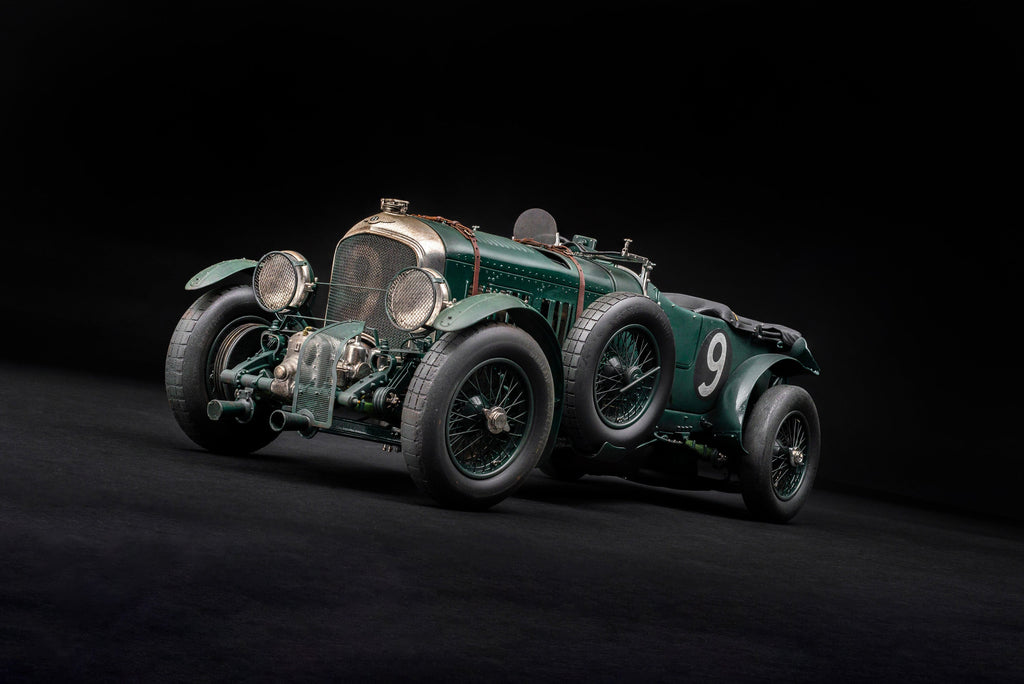 Presentamos el Bentley Blower con daños y suciedad de carrera