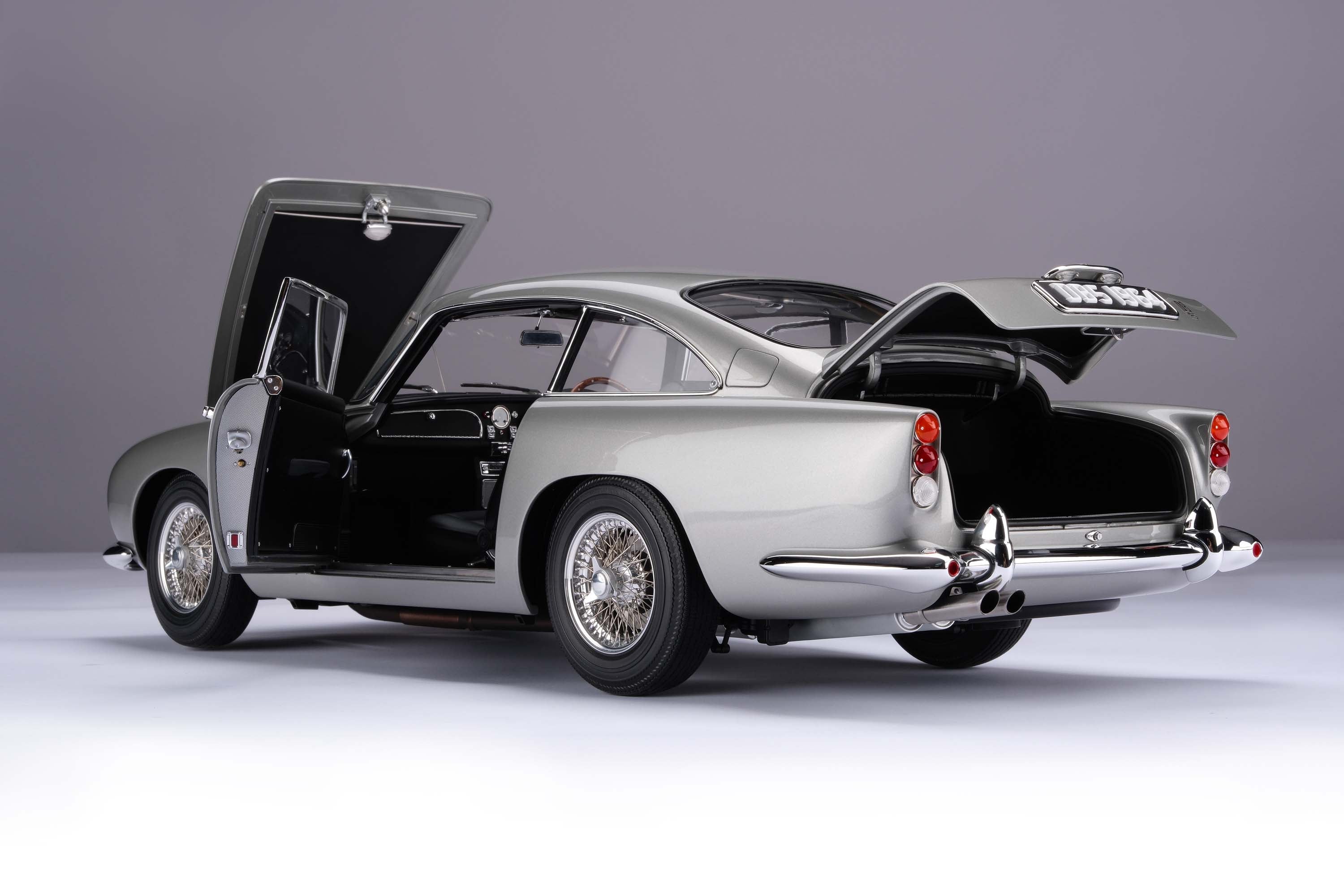 Amalgam Collection Unveil Stunning Aston Martin DB5 Vantage Model At 1