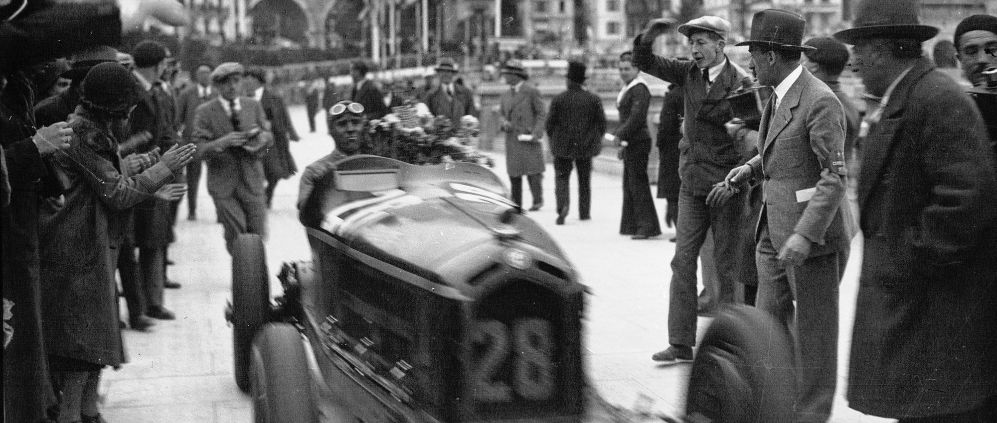 Alfa Romeo 8C 2300 "Monza" - Ganador del Gran Premio de Mónaco de 1932 - Edición de figura de Tazio Nuvolari