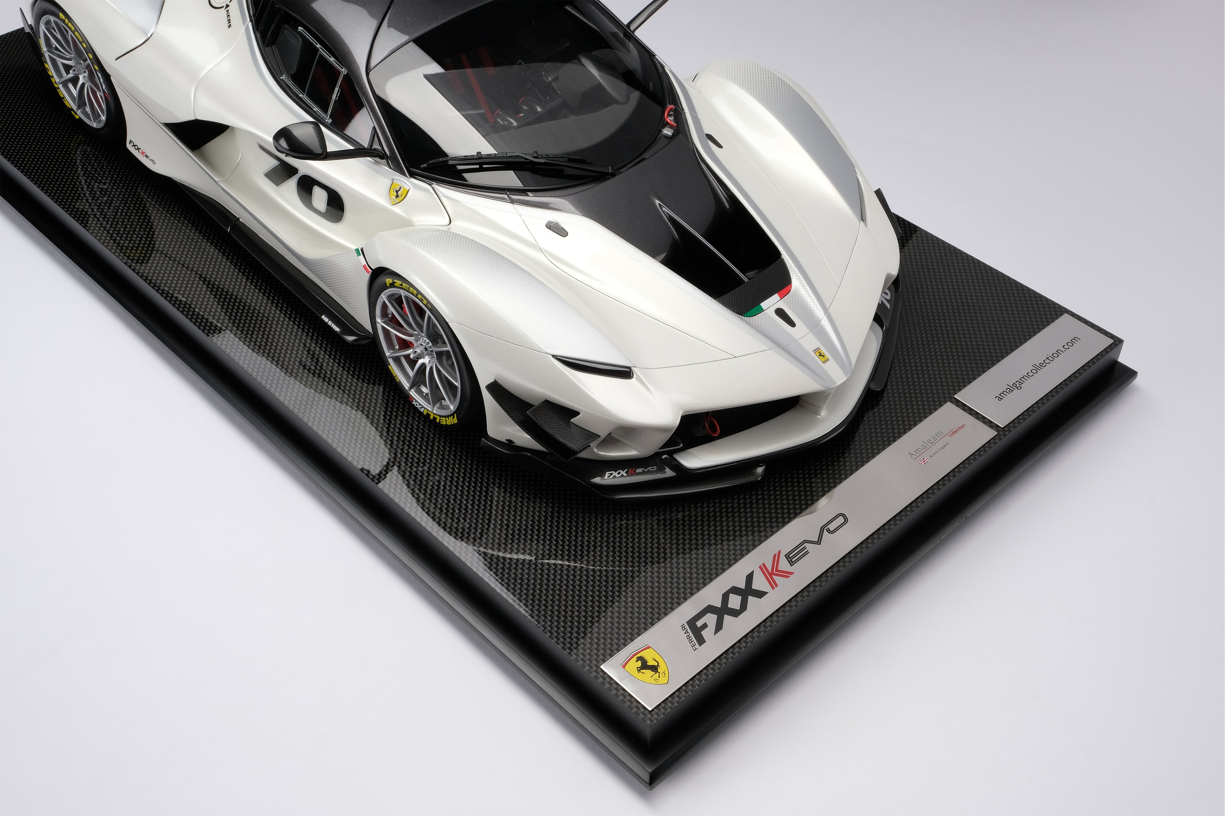 1/64 AMA Ferrari フェラーリ FXX K Evo ホワイト - ミニカー