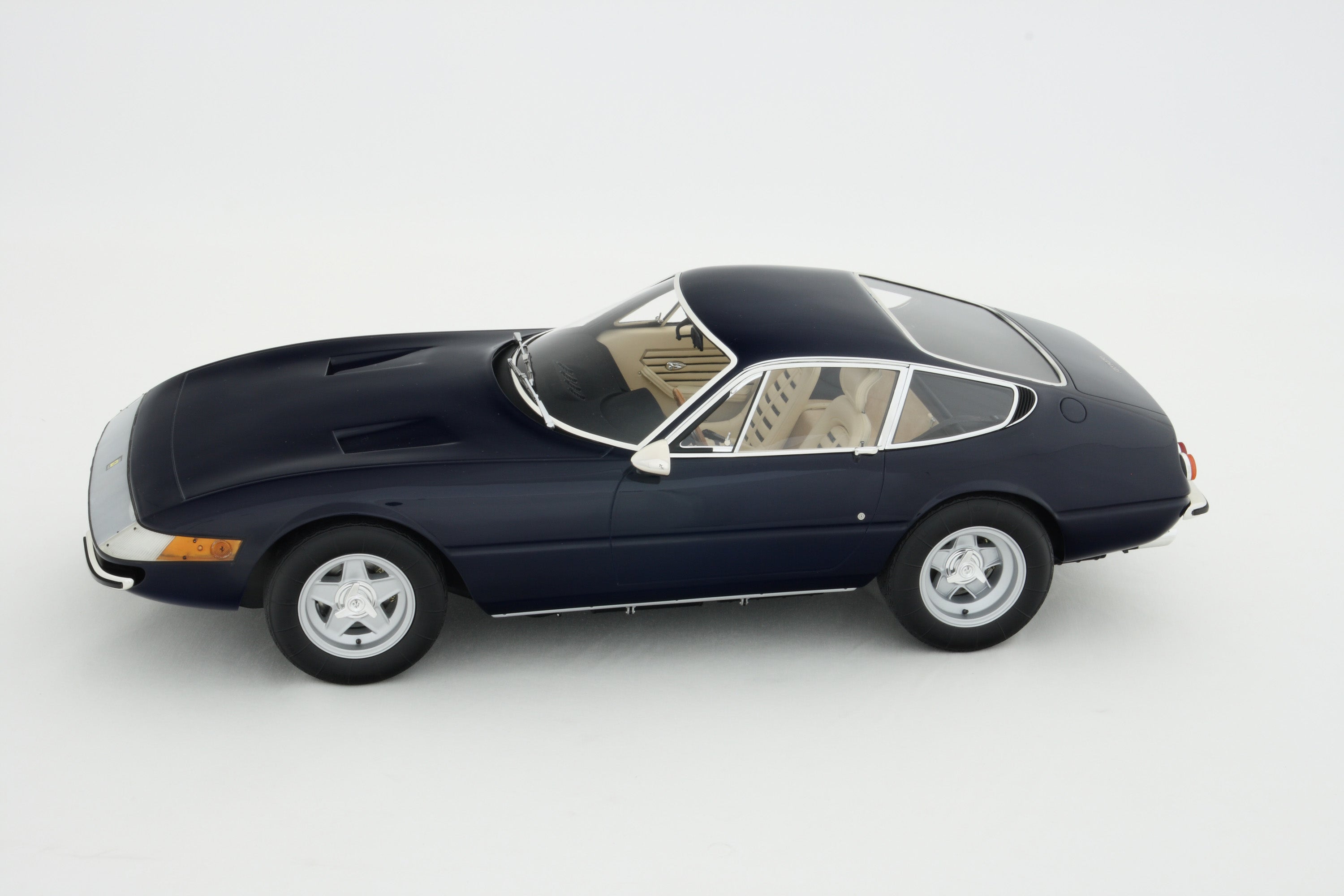 フェラーリ 365 GTB/4 (1968) 「デイトナ」 US バージョン – Amalgam