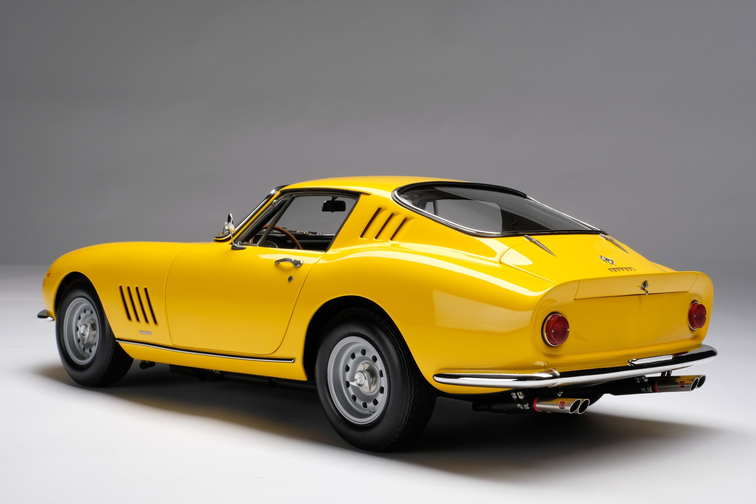 フェラーリ 275 GTB/4 (1964) – Amalgam Collection