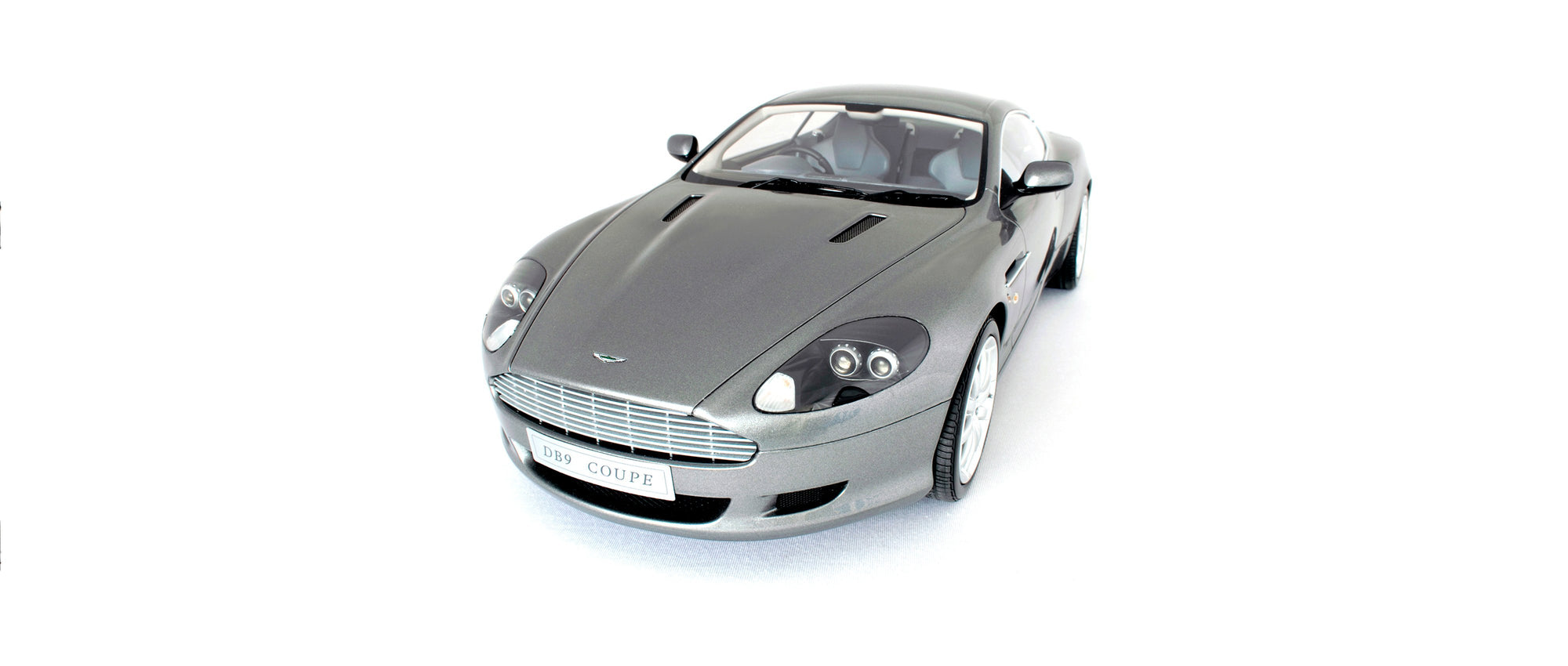 Aston Martin DB9 (2003)